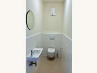 WC mit Handwaschbecken