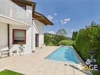 Terrasse mit beheiztem Pool
