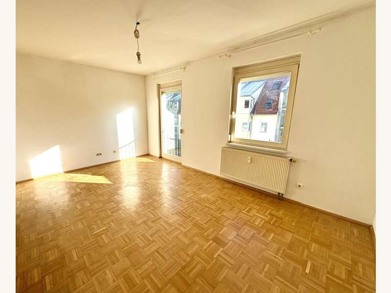 Wohnzimmer mit französischem Balkon - Mietwohnung Graz - Bild 1