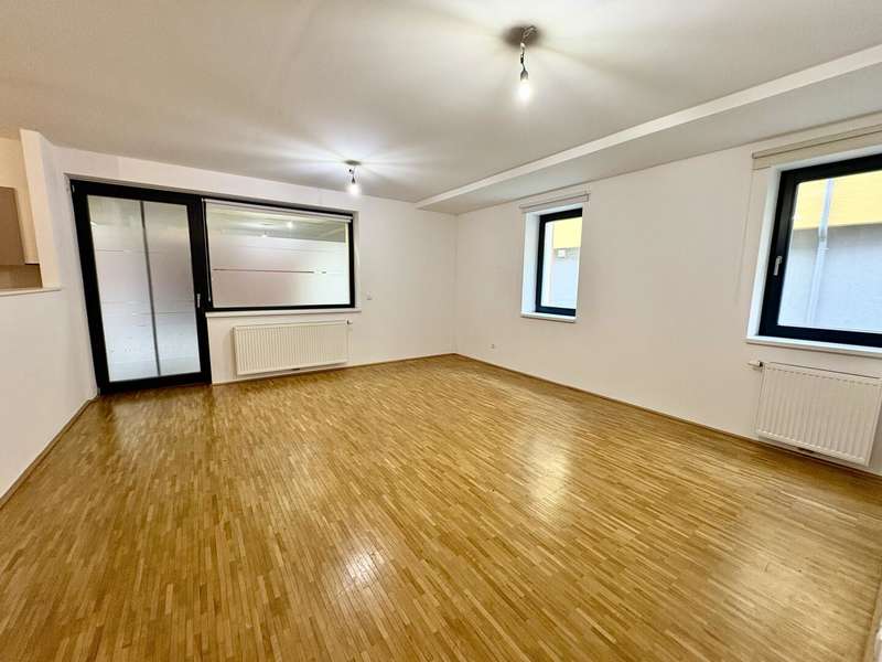 Wohnzimmer mit offener Küche - Eigentumswohnung Graz - Bild 1