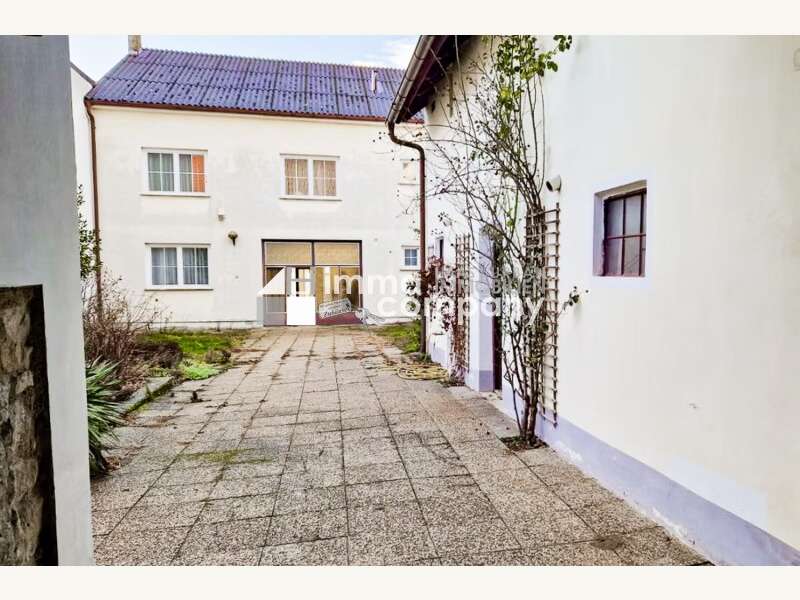 Innenhof - Mehrfamilienhaus Bruck an der Leitha - Bild 1